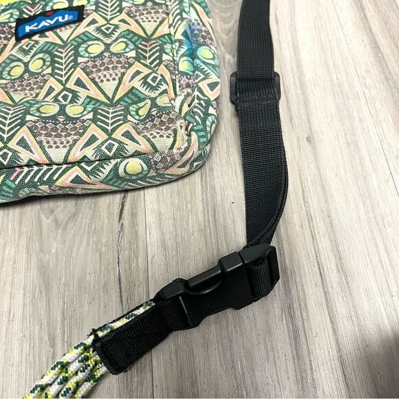 Kavu Purse Women’s OS Green Tribal Print Crossbody Bag - Picture 3 of 8